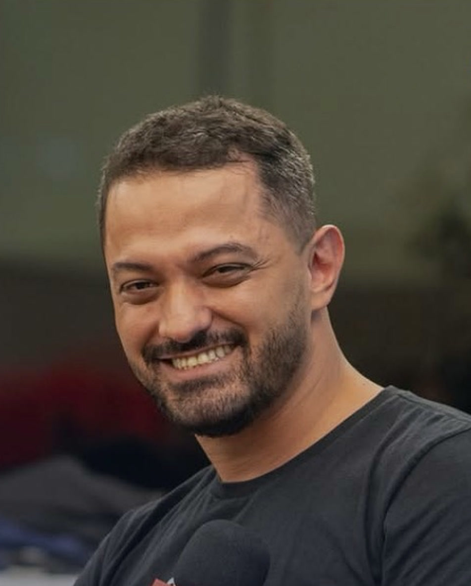 Rodrigo Lamin sorrindo, numa Roda de Liderança